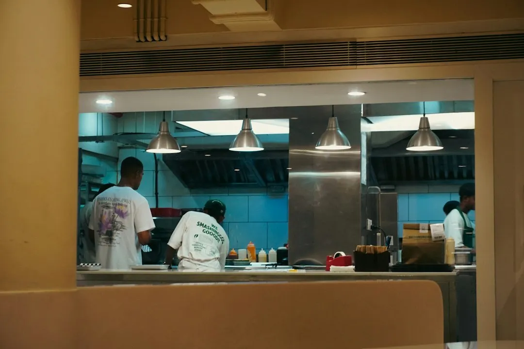 颈椎牵引器与普通牵引仪对比：自控调压均衡系统在颈腰椎病治疗中的优势